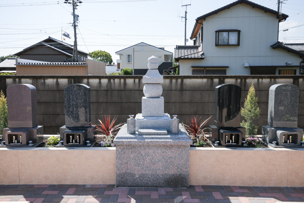豊橋市牛川町の住宅地と正圓寺はなえみ墓園の隣接環境