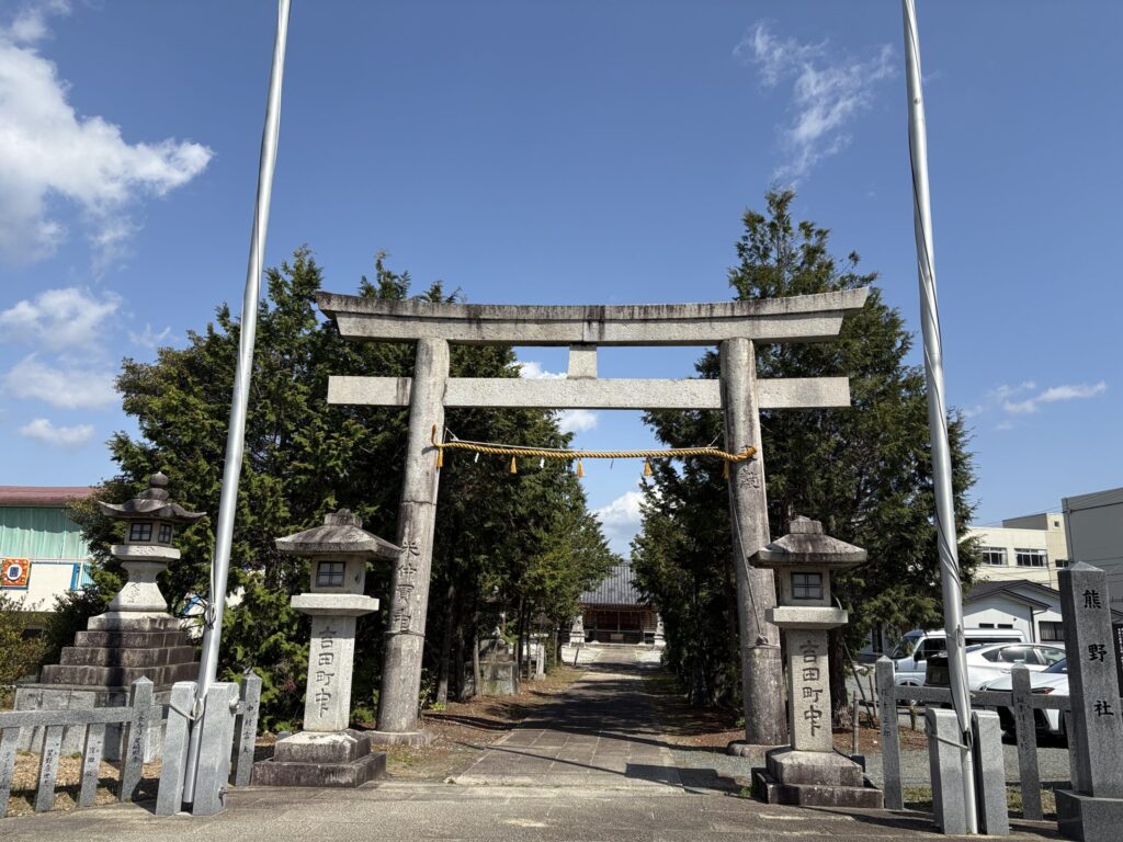 豊橋市牛川町浪ノ上 石の明神鳥居（近隣神社）｜正圓寺・はなえみ墓園へのアクセス目印