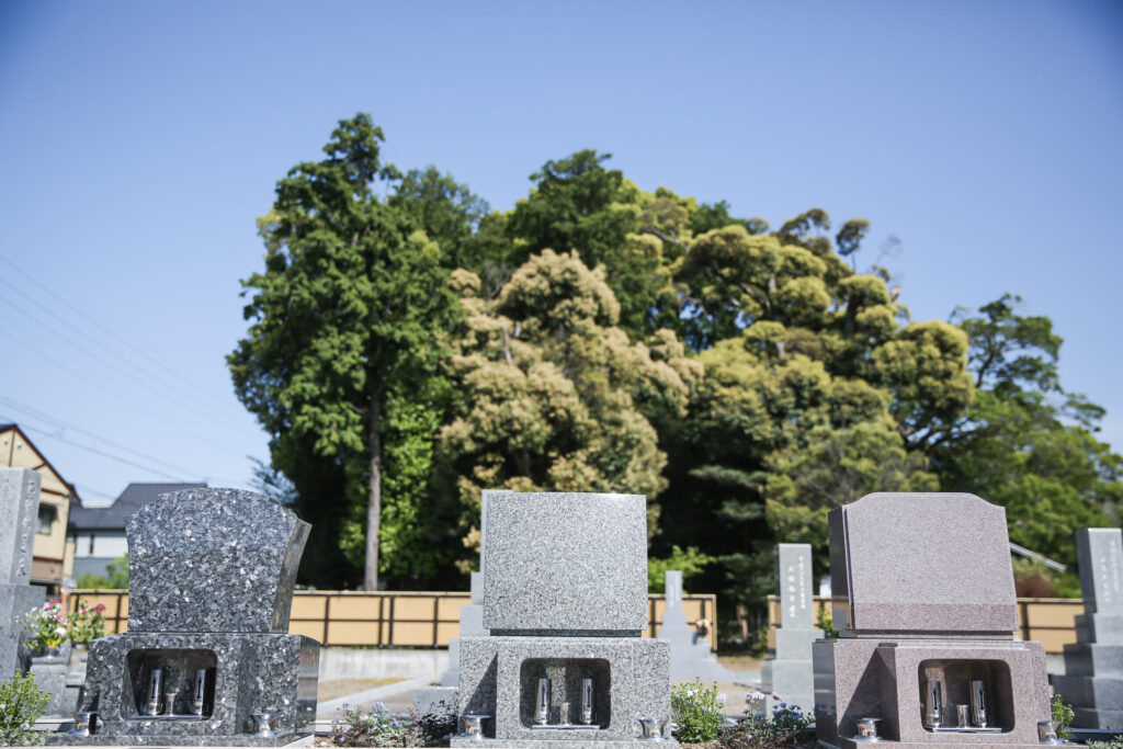 豊橋市牛川町 住宅街に隣接したはなえみ墓園の墓石エリア全景