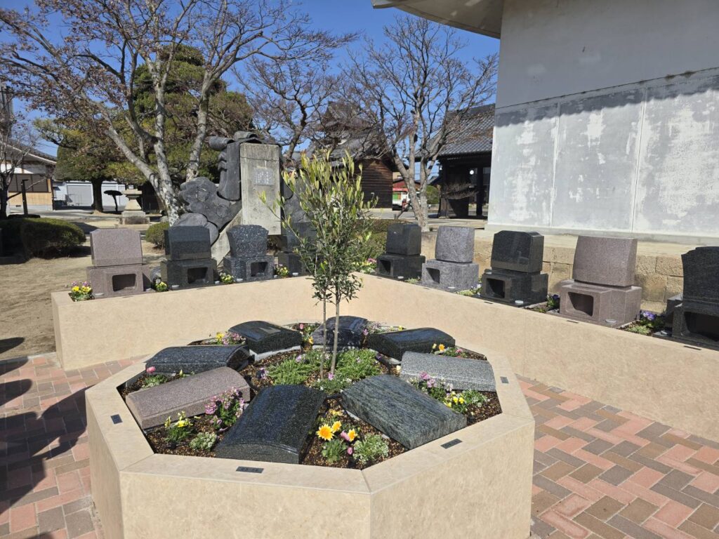 岡崎矢作南はなえみ墓園 購入者LINE口コミ③｜改葬後「週に一度はお墓参りに行けるようになった」岡崎市・西三河エリアの実際の利用者の声