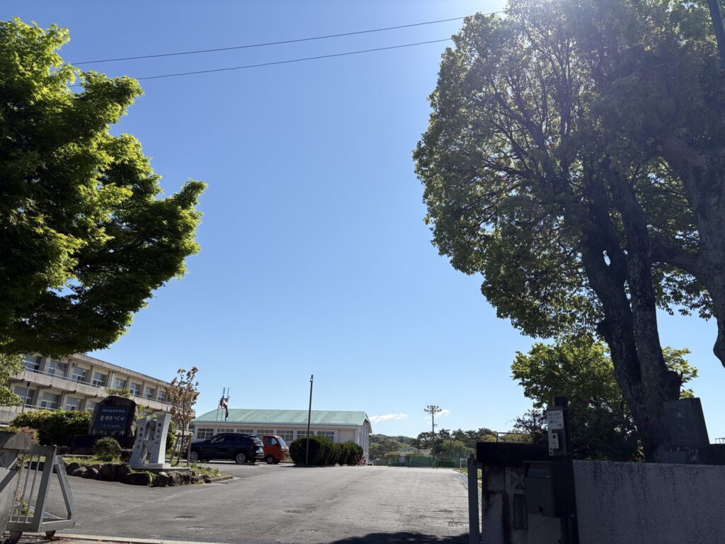 岡崎東公園はなえみ墓園（世尊寺）周辺ランドマーク写真③｜根石小学校・フィールKAKEMACHI周辺