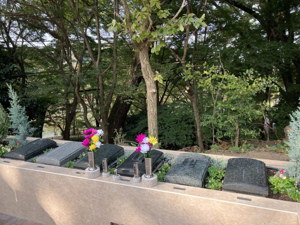 岡崎東公園はなえみ墓園の墓石と花壇⑥｜ペット可区画も整備予定 岡崎市東公園
