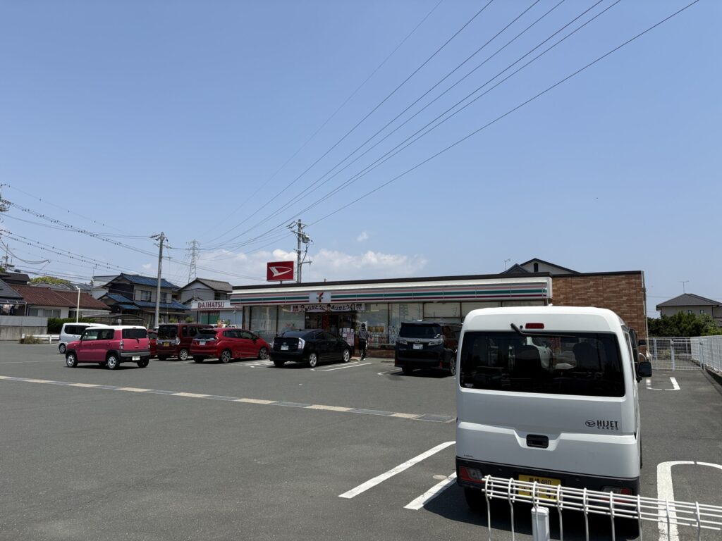セブンイレブン豊橋高師本郷町店｜豊橋高師はなえみ墓園から徒歩150m・お参り用品の調達に便利