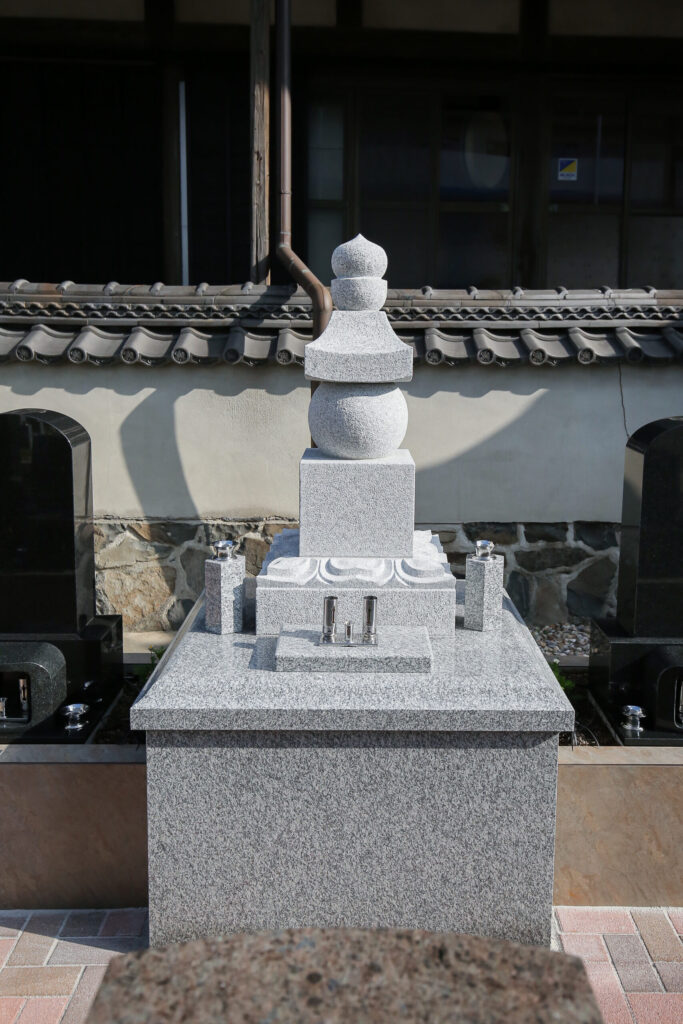常滑はなえみ墓園　常滑はなえみ墓園の整備された参道と区画