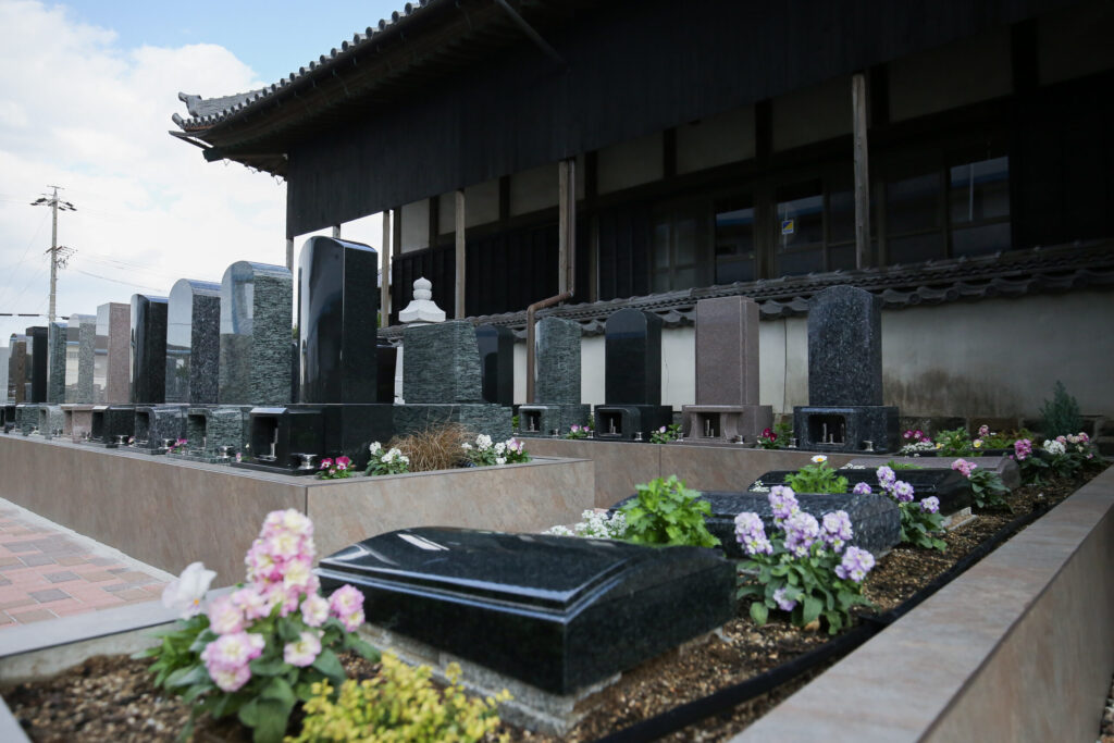 海音寺　常滑はなえみ墓園の海音寺境内・水場と緑豊かな環境