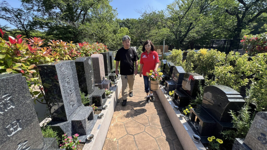 平和公園はなえみ墓園 墓園風景③｜名古屋市千種区平和公園3丁目 整然と並ぶ完成墓石と手入れの行き届いた植栽