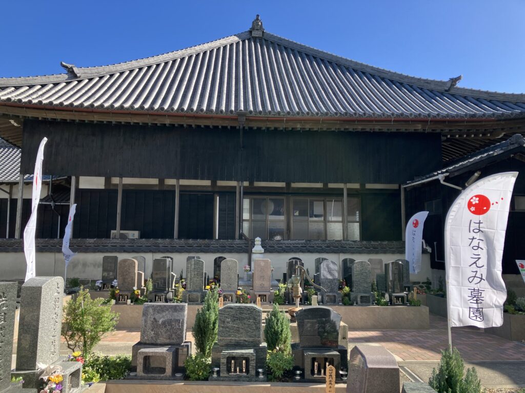 海音寺本堂と常滑はなえみ墓園の全景｜創建703年・臨済宗妙心寺派の寺院墓地（愛知県常滑市大野町）