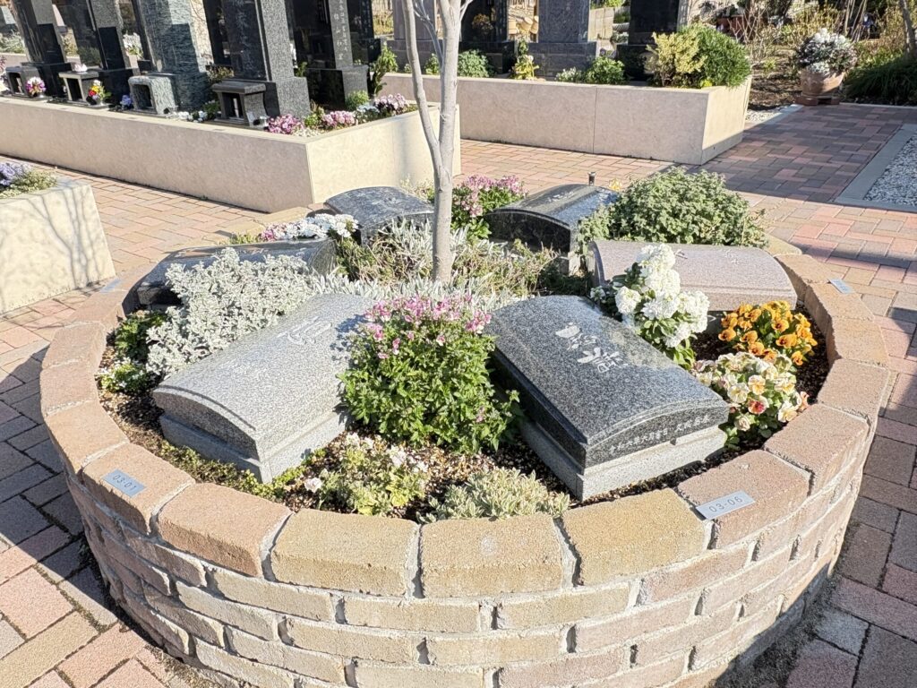 豊川はなえみ墓園の彩り豊かな墓園全景｜豊川市平井町坂田前・浄泉寺境内