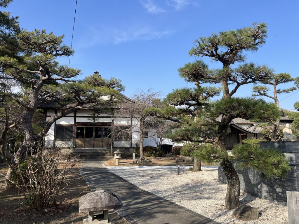 西尾はなえみ墓園を管理する浄土宗西山深草派 阿弥陀院｜長承元年（1132年）良覚上人創建 清凉寺式釈迦如来像 愛知県に2体のみ 西尾市楠村町