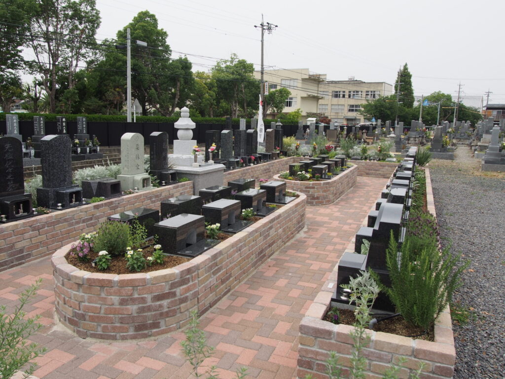 豊橋岩田はなえみ墓園