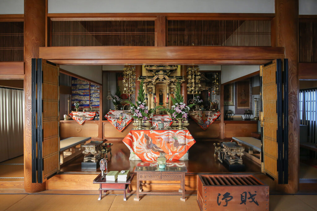 浄土真宗大谷派 顕正寺 境内①｜豊田市岩倉町西脇 三河國加茂郡岩倉村の戸田氏菩提寺として建立 明和2年再出発 260年の歴史