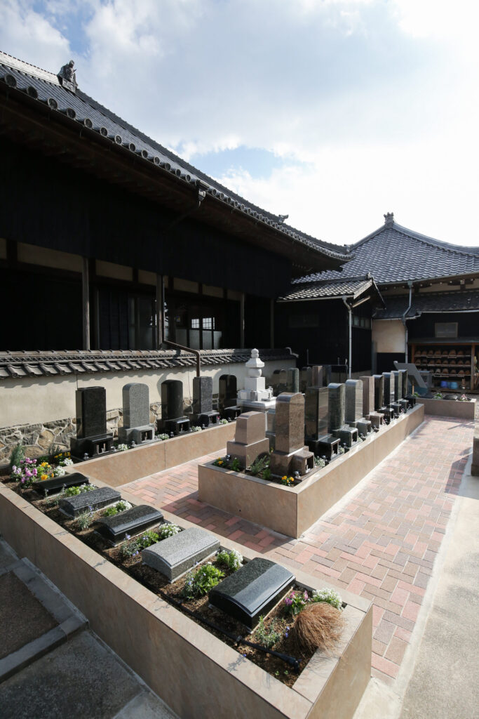 常滑はなえみ墓園　常滑はなえみ墓園の彩り豊かな墓園全景｜常滑市大野町・海音寺境内
