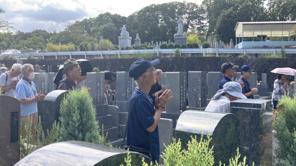 平和公園はなえみ墓園 墓園風景⑥｜名古屋市千種区平和公園 季節の花が華やか 映える墓園 花笑みの名に相応しい風景