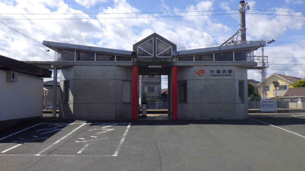 JR飯田線 小坂井駅｜豊川はなえみ墓園から車で4分・小坂井エリア地域住民の通勤通学路線