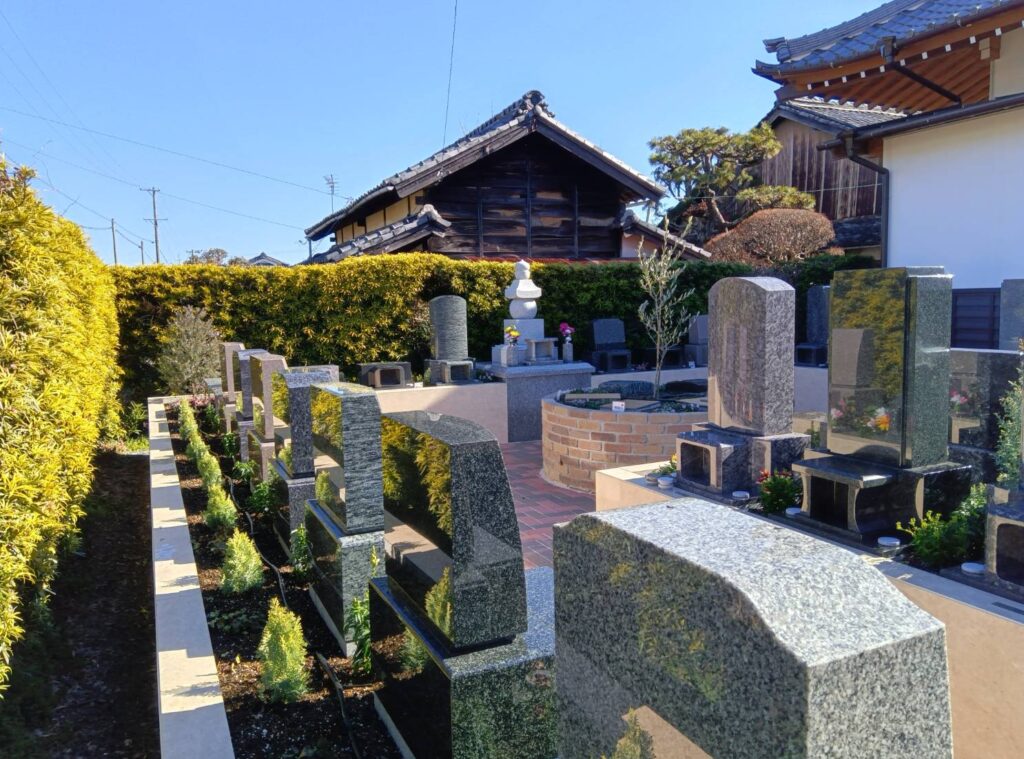 新城はなえみ墓園 購入者ギャラリー｜清掃の行き届いた歩きやすい通路