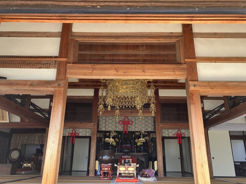 豊川御津はなえみ墓園の整備された墓地区画と長松寺境内の早春の様子（2026年2月撮影）
