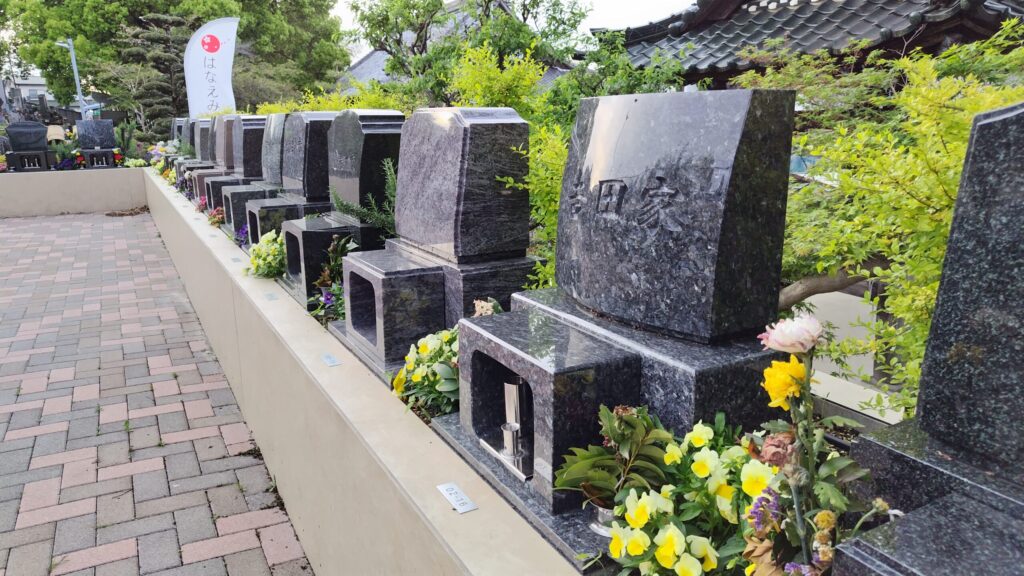 岡崎美合はなえみ墓園の現地写真②｜彩り豊かな花や樹木に囲まれた一年中きれいな墓園