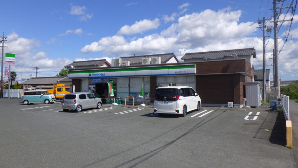 ファミリーマート豊川小坂井才ノ木店｜豊川はなえみ墓園から車3分の最寄りコンビニ