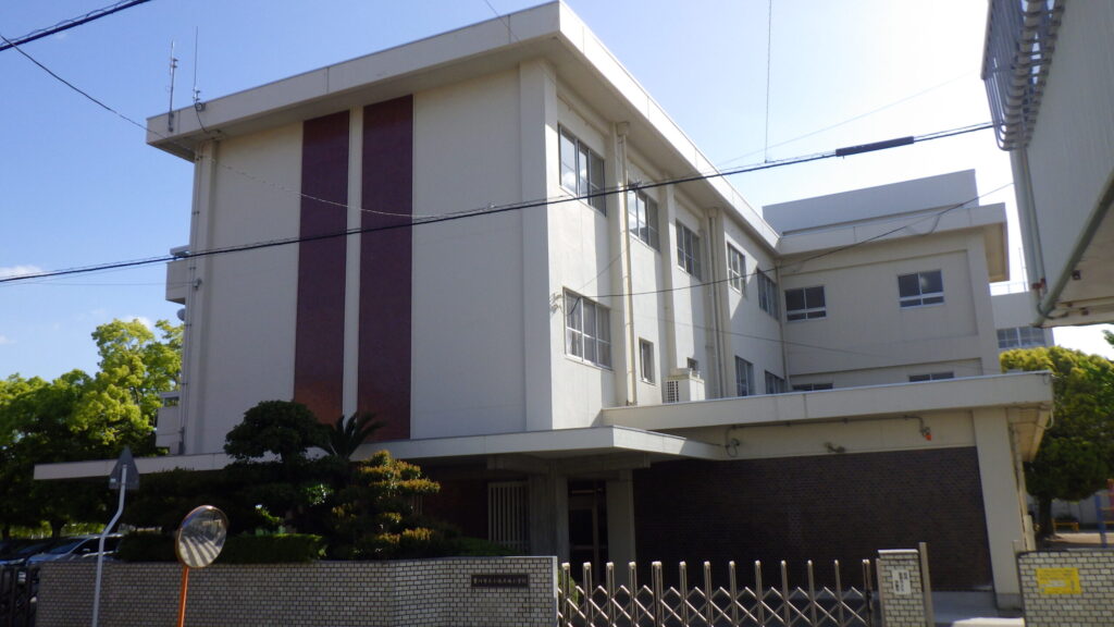 豊川市立小坂井西小学校｜豊川はなえみ墓園から車6分の地域学区（住宅地立地の証明）