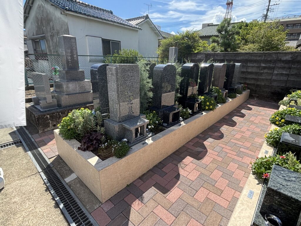 岡崎伝馬はなえみ墓園 購入者ギャラリー｜清掃の行き届いた歩きやすい通路