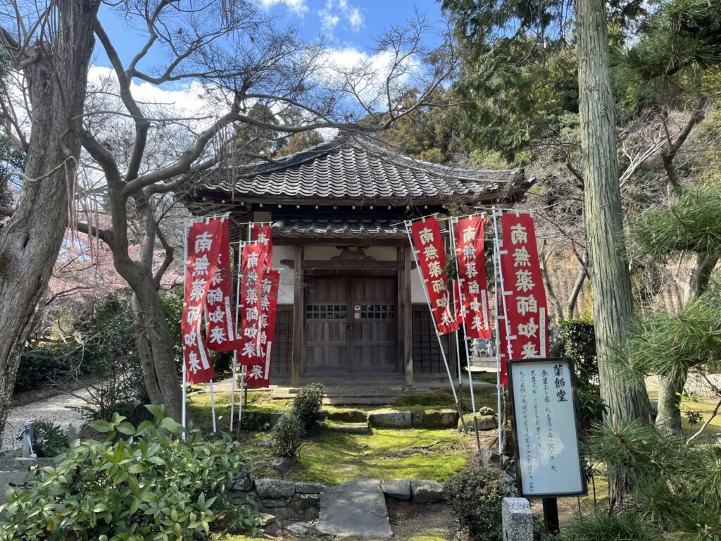 花岳寺 薬師堂 西尾市指定文化財 薬師如来坐像