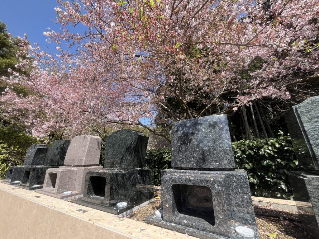 西尾吉良はなえみ墓園