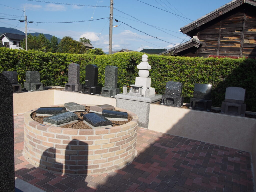 新城はなえみ墓園 季節の花々｜お墓参りを彩る彩り豊かな草花