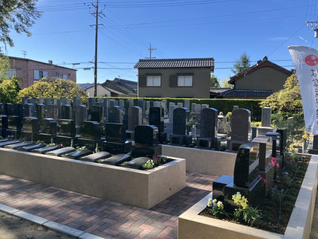 豊川御津はなえみ墓園の長松寺境内から望む御津町の緑豊かな景観