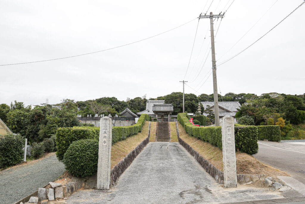 大円寺の参道と山門｜豊橋市城下町の曹洞宗の古刹