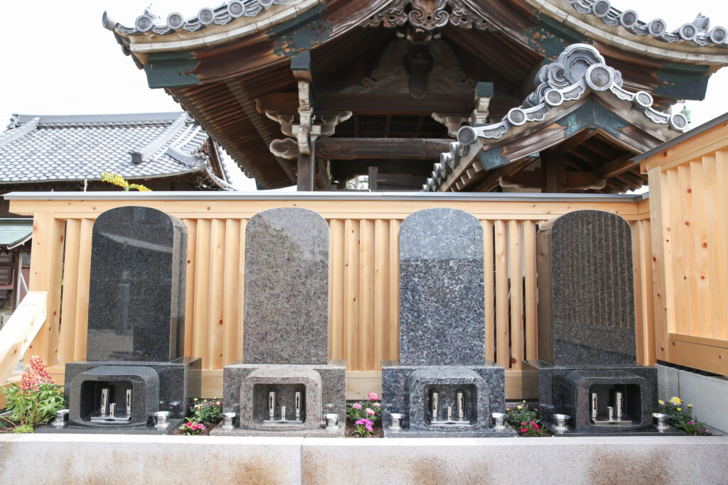 一宮はなえみ墓園　和型墓石の写真
