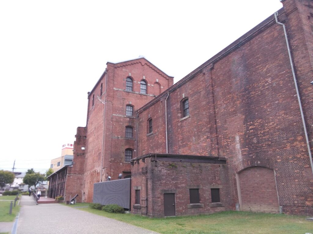 赤レンガ建物