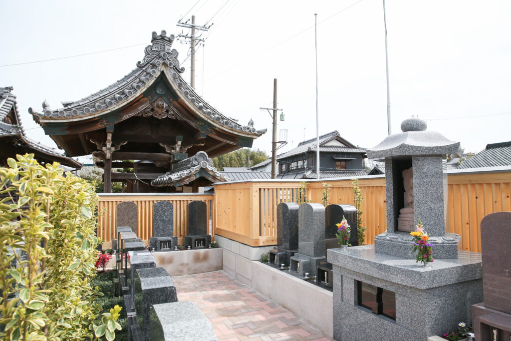 一宮はなえみ墓園　和型墓石・合祀墓の写真